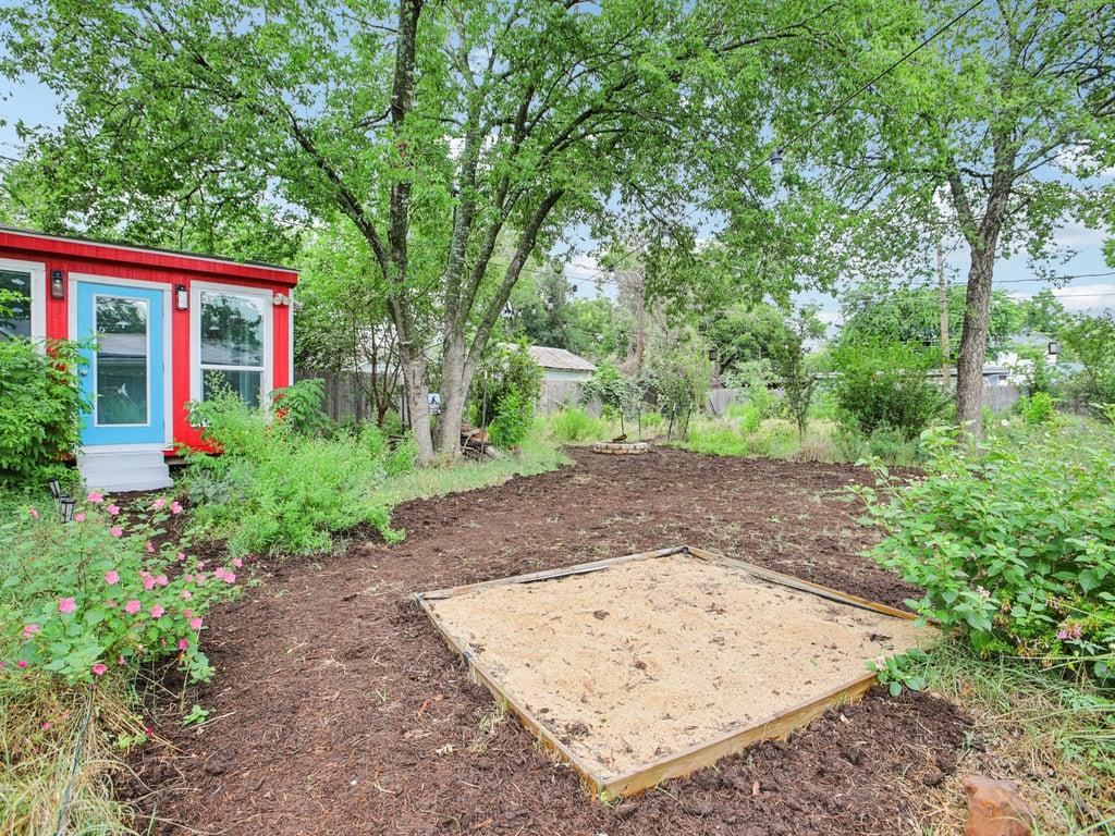3811 Byron DR