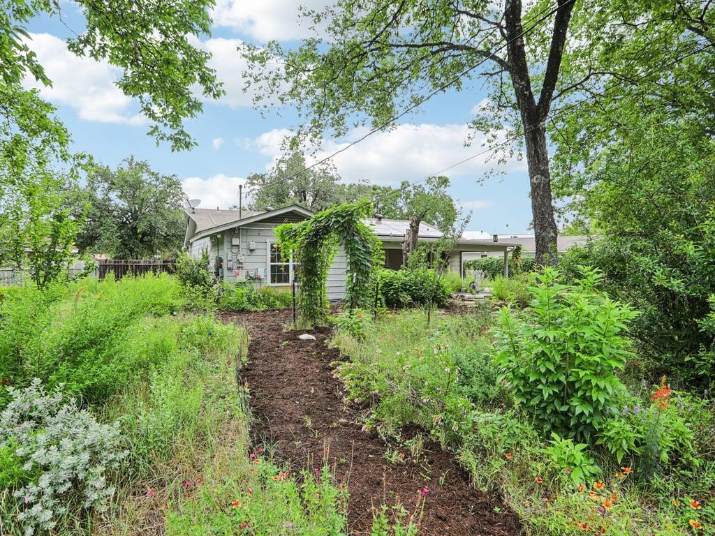 3811 Byron DR