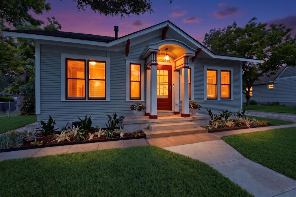 Photo of 905 Howard ST, Taylor, TX 76574 (MLS # 5871431)