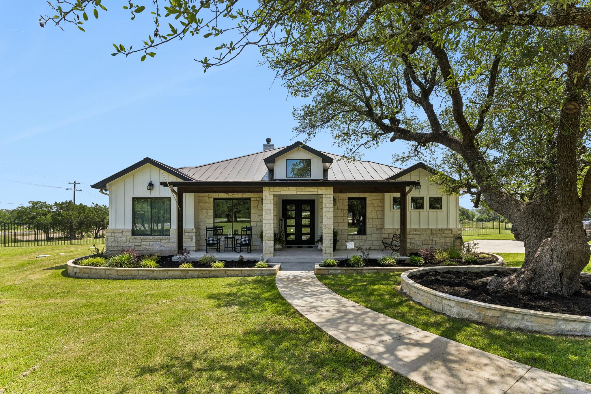 111 Craigen RD
