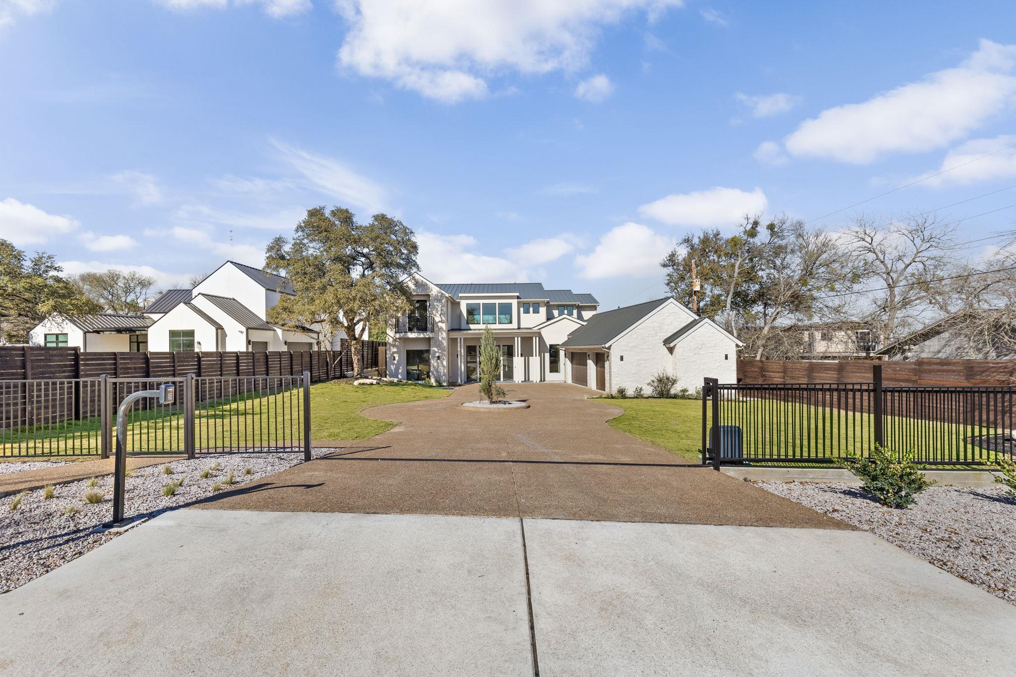 6102 Forest Hills DR