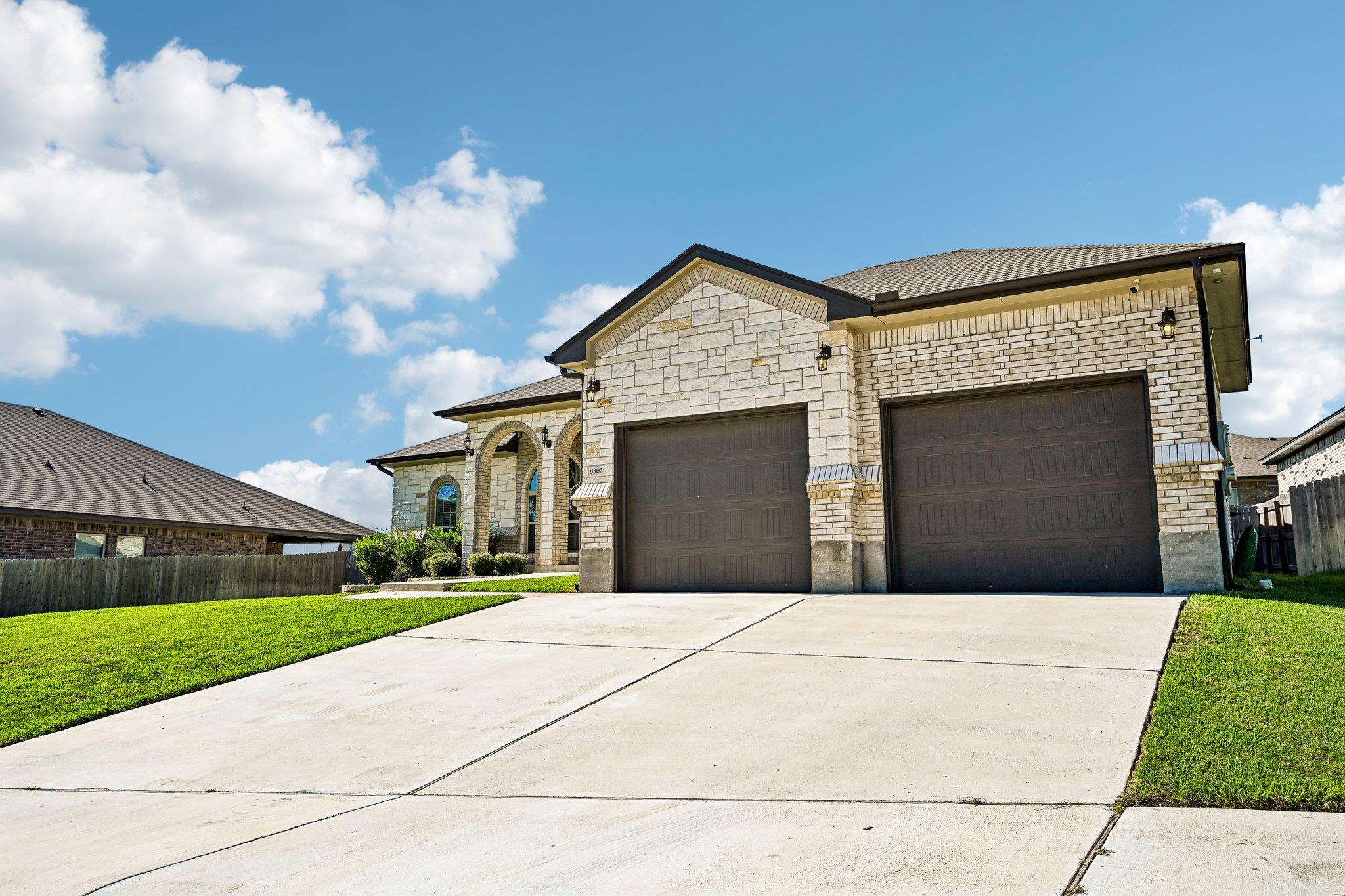 8302 Ginny LN