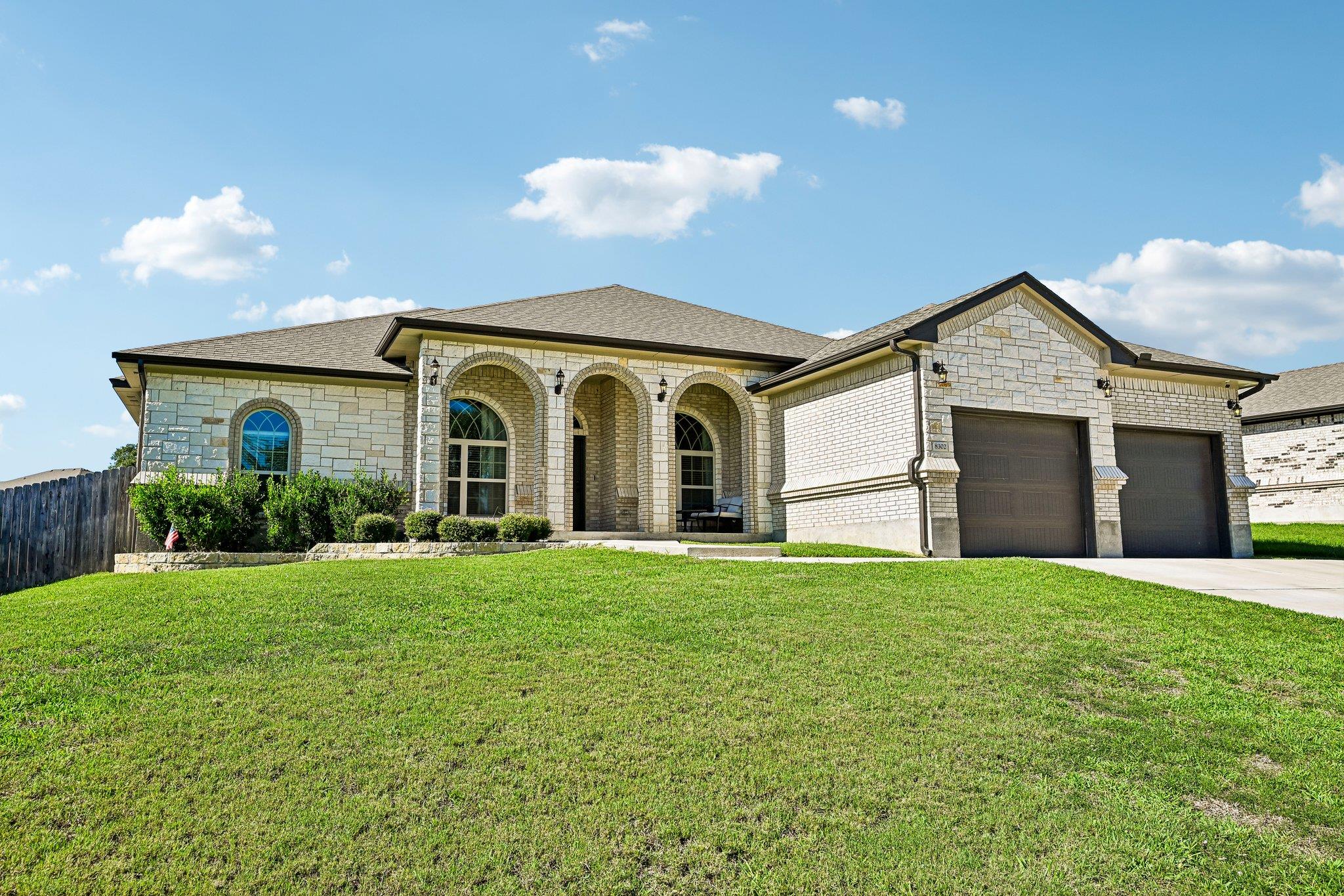 8302 Ginny LN