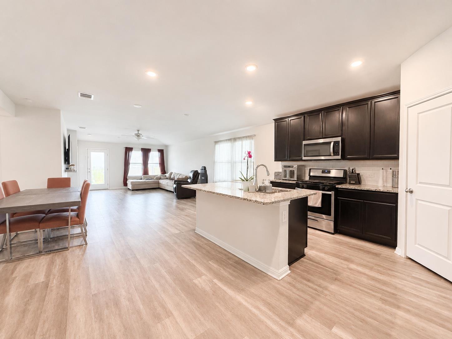 202 Autumn Leaf RD