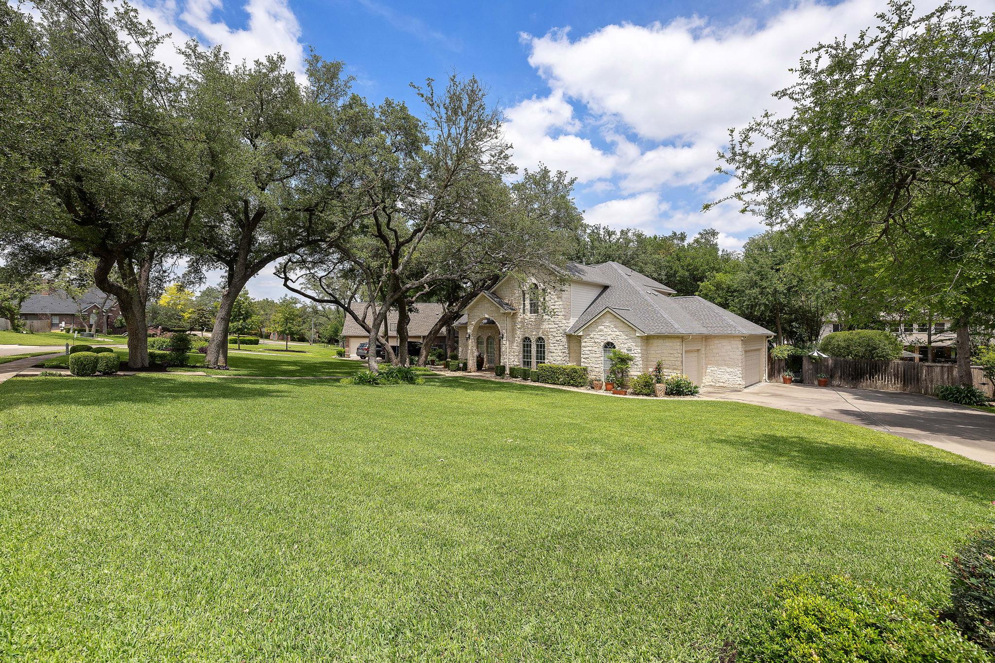 2929 Cedar Crest CIR