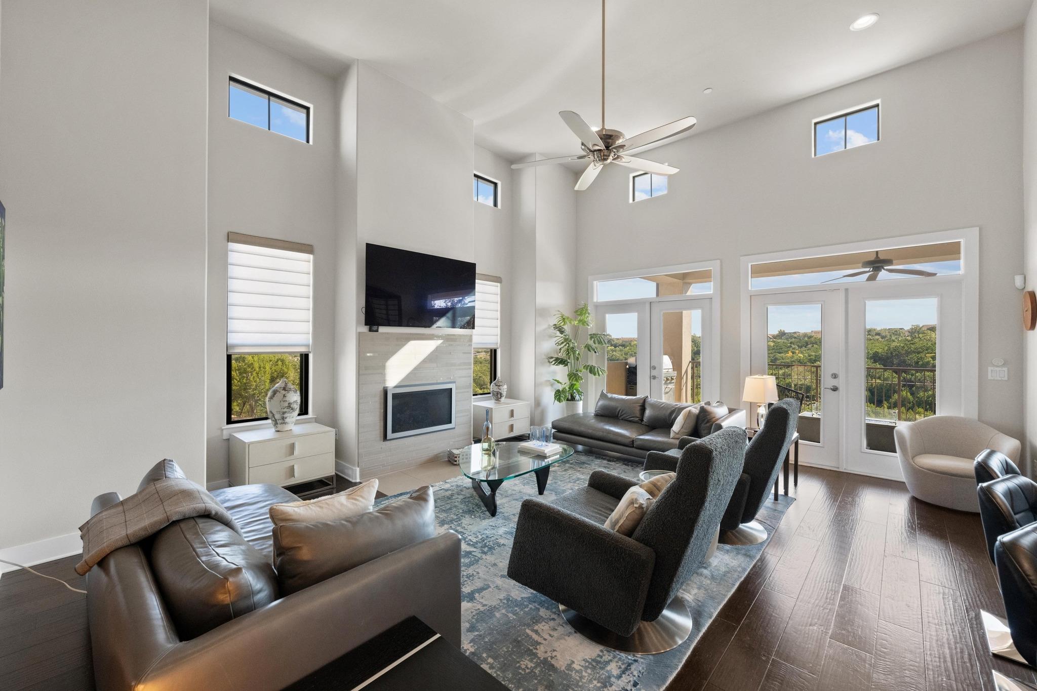 8200 Southwest PKWY 604