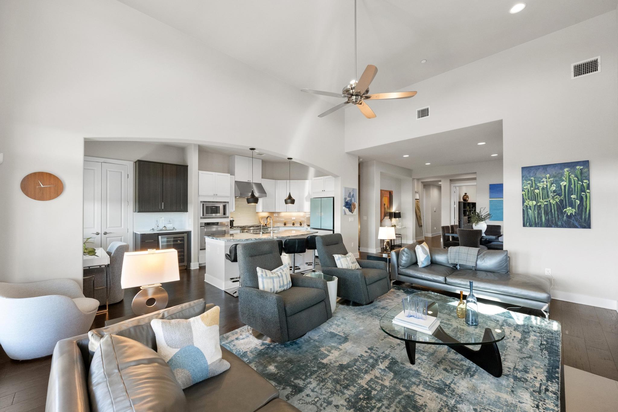 8200 Southwest PKWY 604