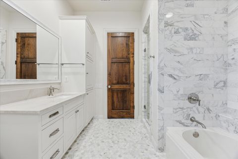Tiny photo for 17607 Breakwater DR, Jonestown, TX 78645 (MLS # 7055603)