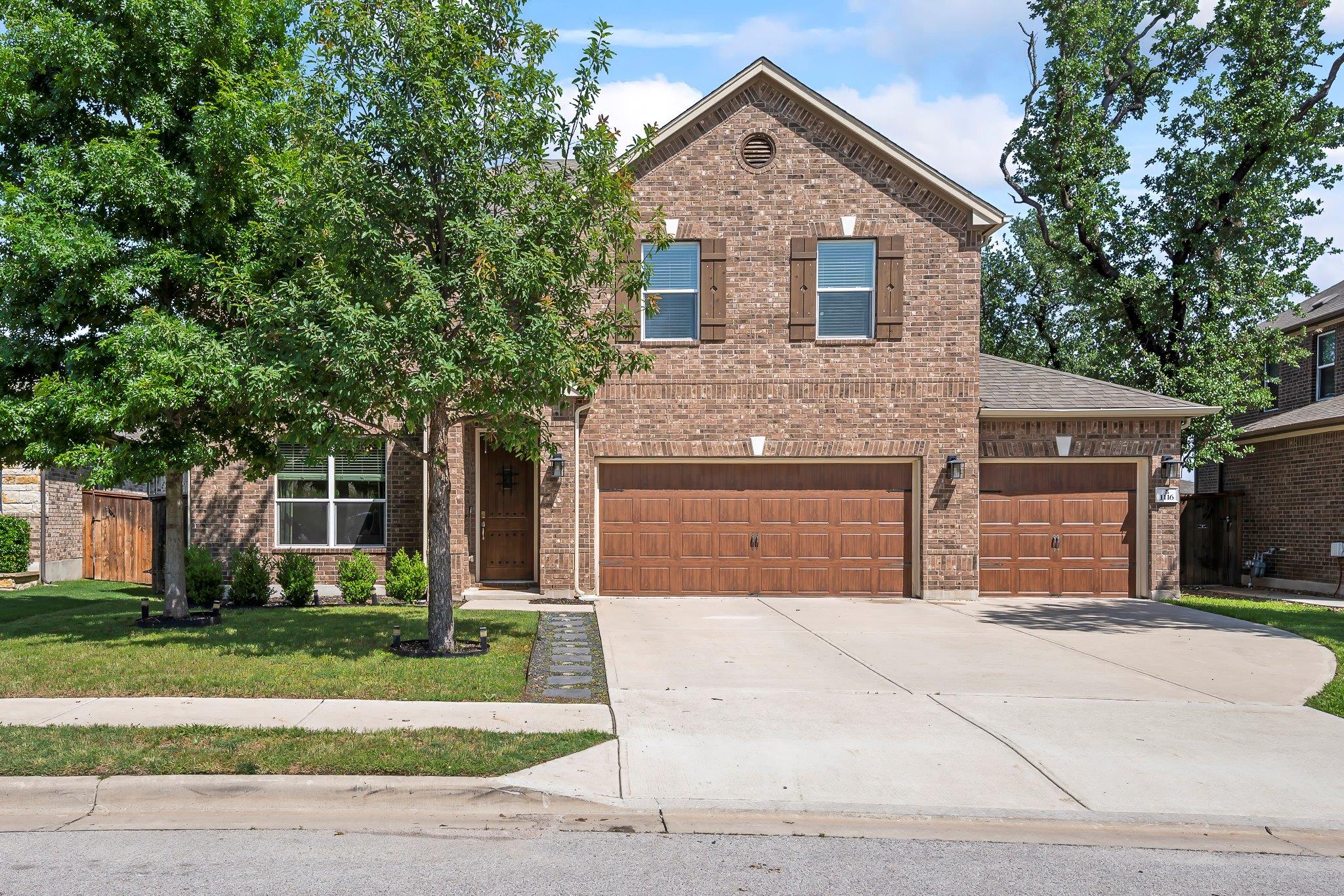 1116 Brenham LN