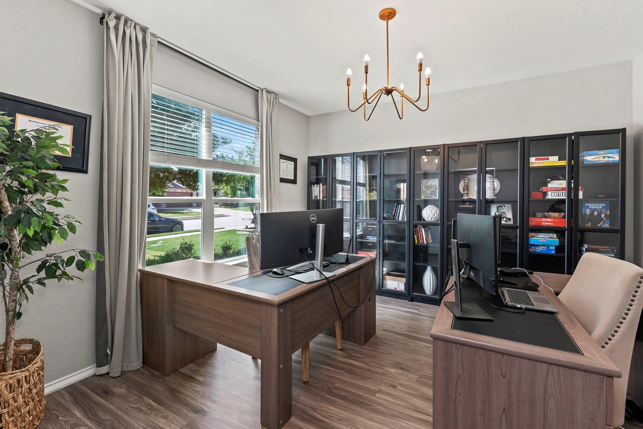 1116 Brenham LN