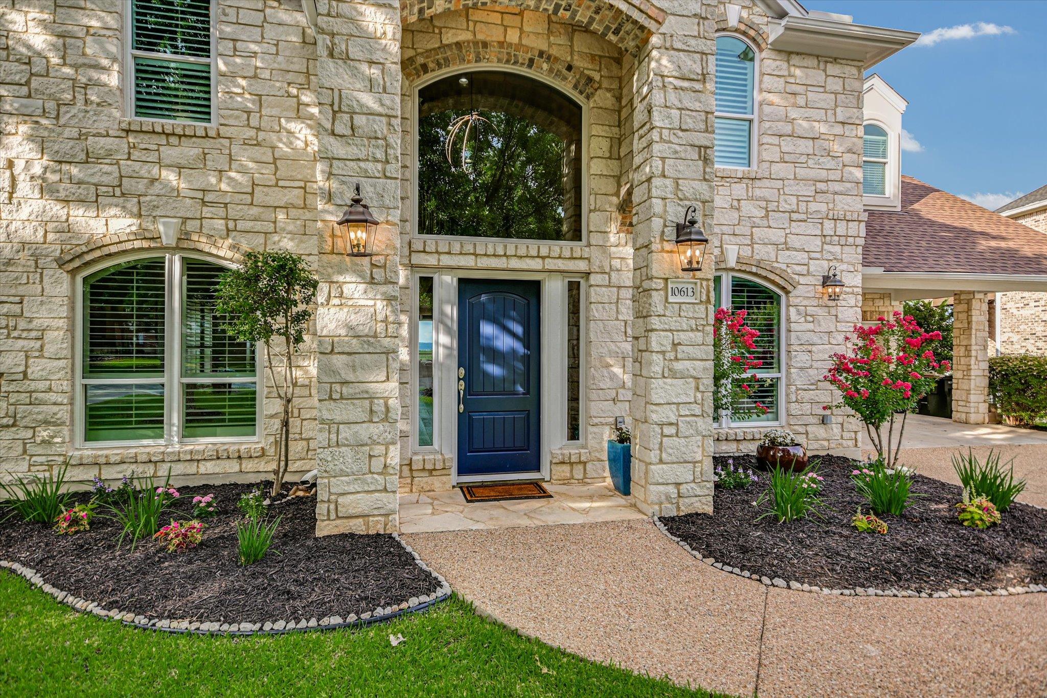 10613 Pointe View DR