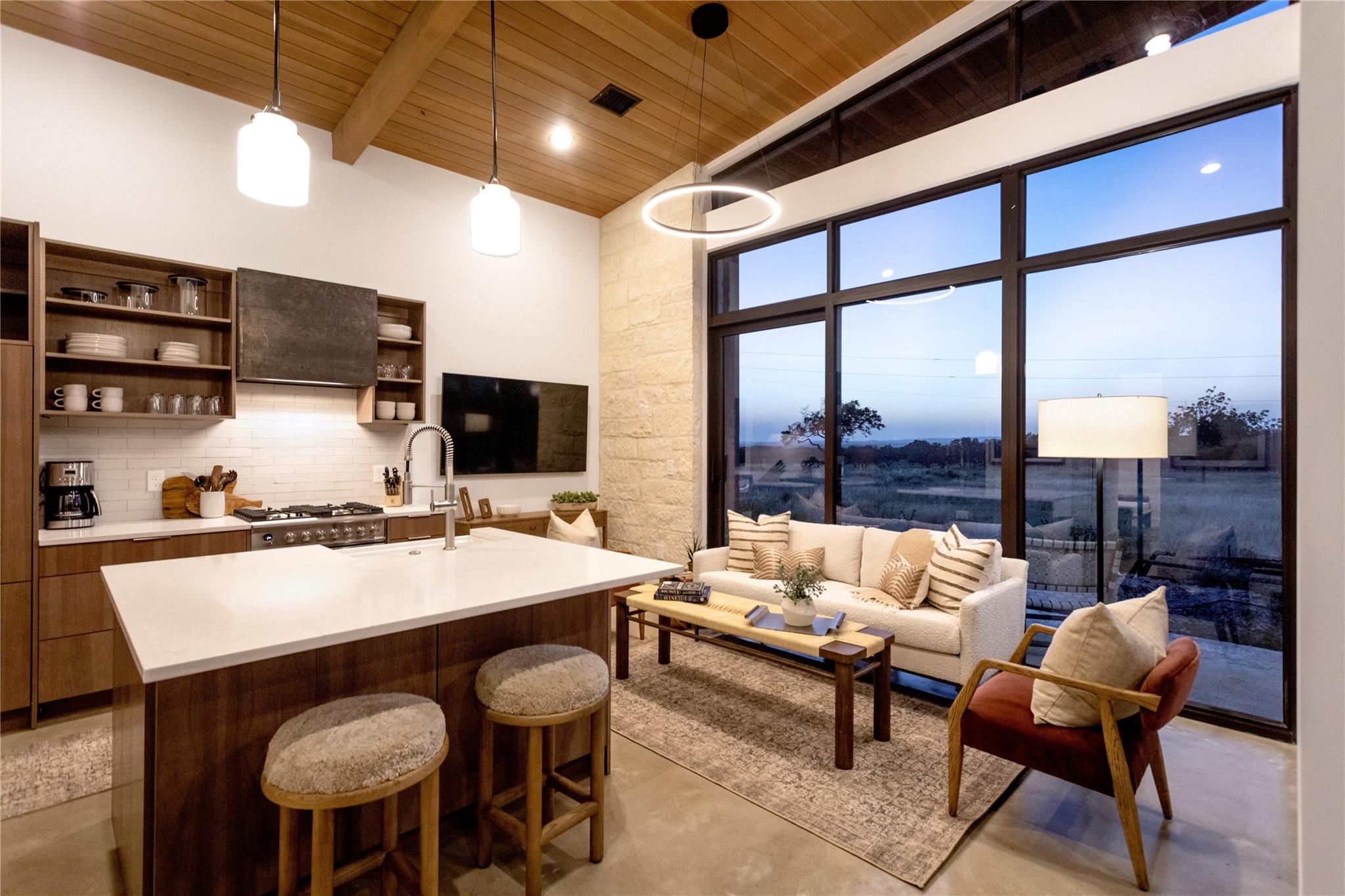 9361 W Us Highway 290 106