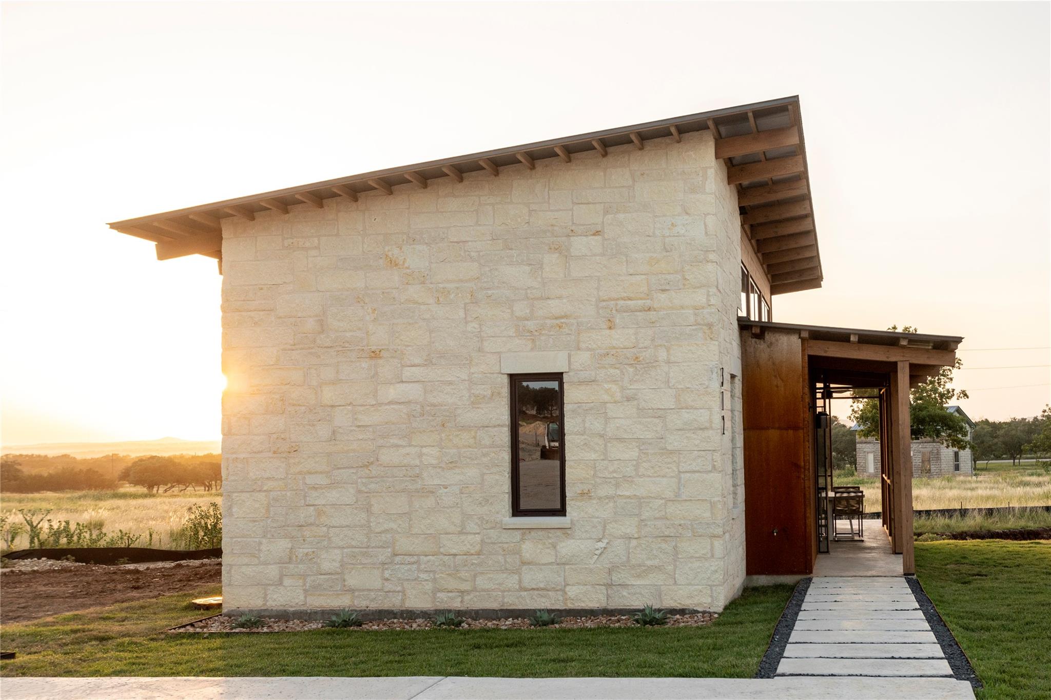 9361 W Us Highway 290 106