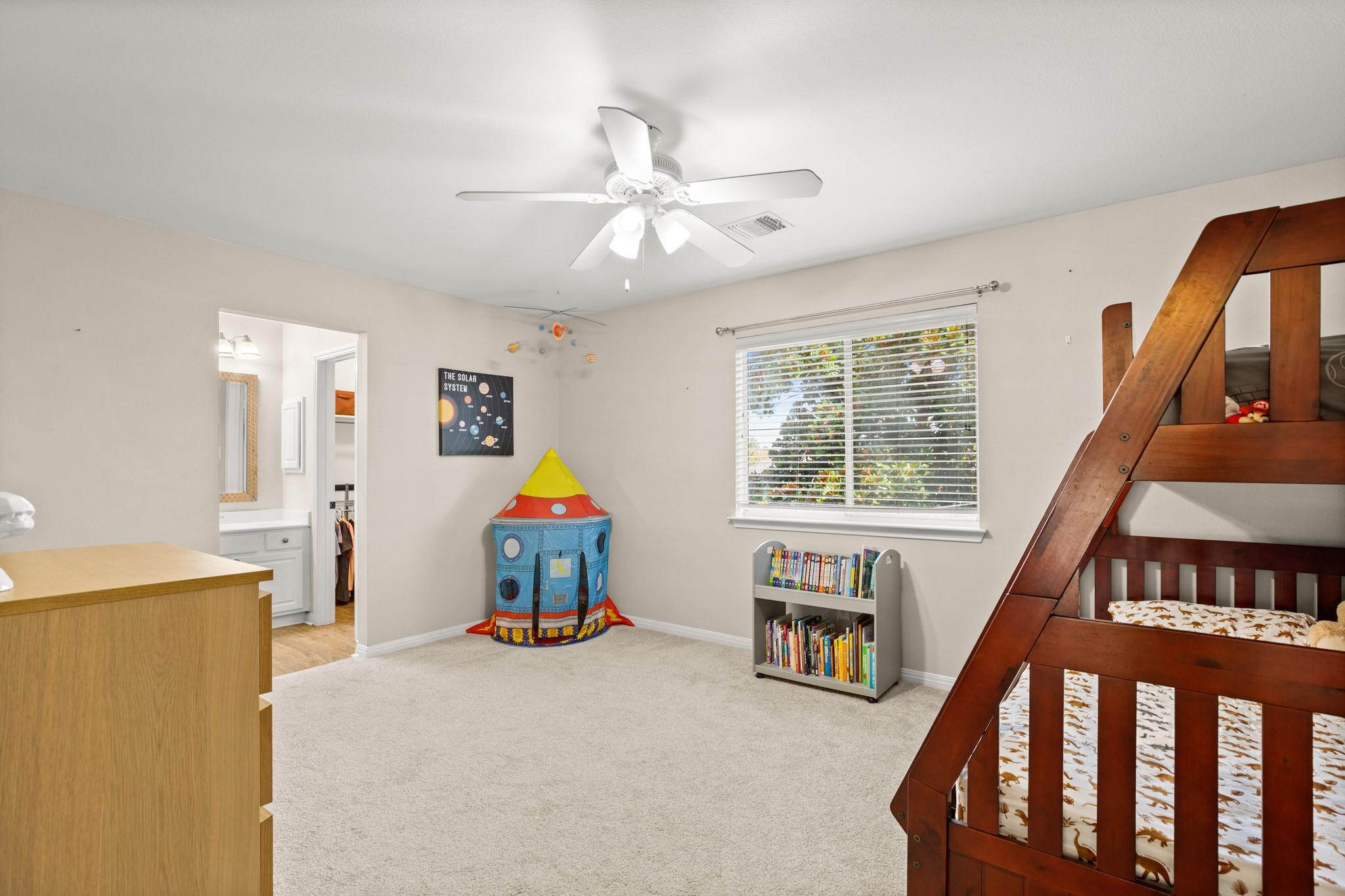 Austin, Texas 78749, United States, 4 Bedrooms Bedrooms, ,3 BathroomsBathrooms,Residential,Pending,43229