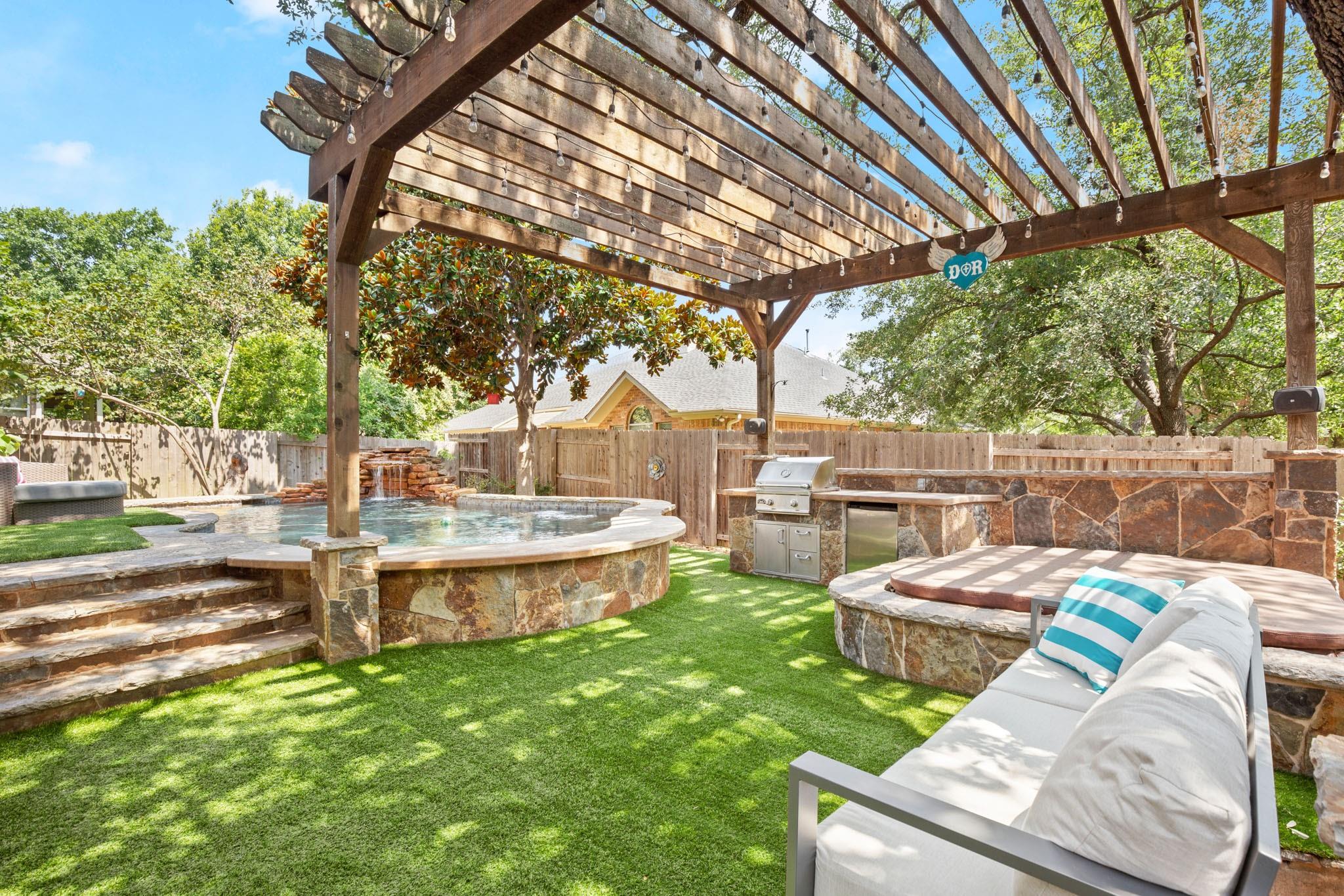 Austin, Texas 78749, United States, 4 Bedrooms Bedrooms, ,3 BathroomsBathrooms,Residential,Pending,43229