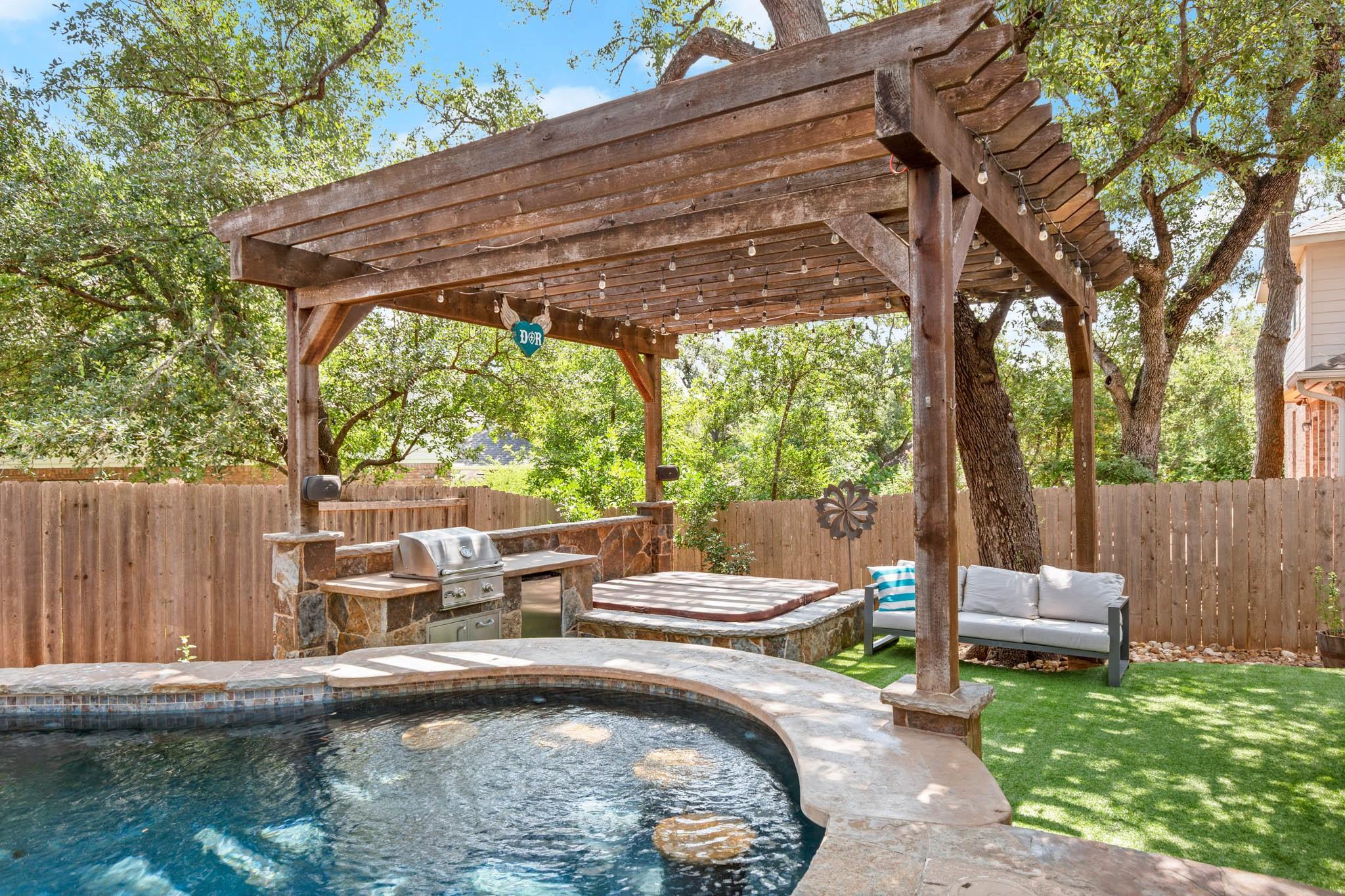 Austin, Texas 78749, United States, 4 Bedrooms Bedrooms, ,3 BathroomsBathrooms,Residential,Pending,43229