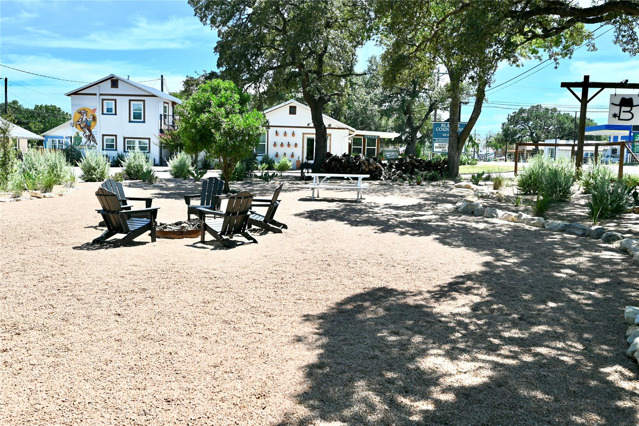 902 Main ST