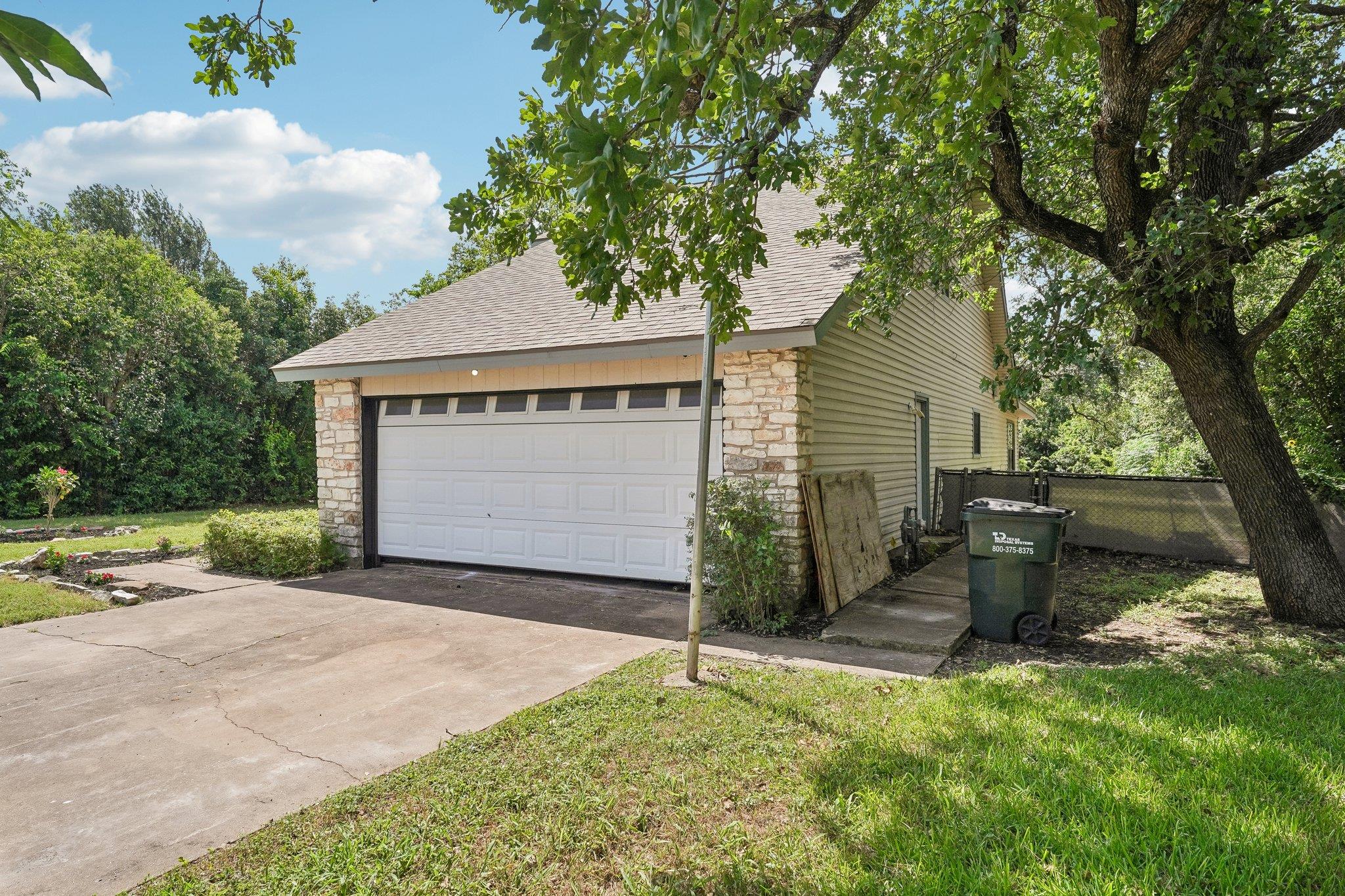 1100 River Bend DR