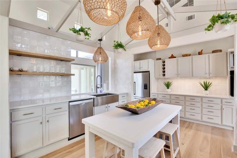 609 S Creekwood DR Driftwood TX 78619