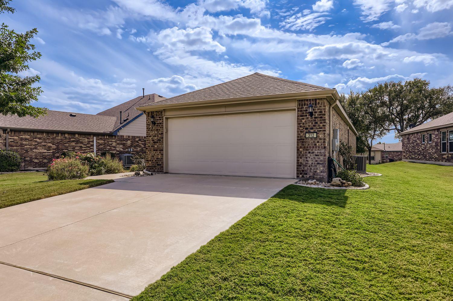 312 Holiday Creek LN