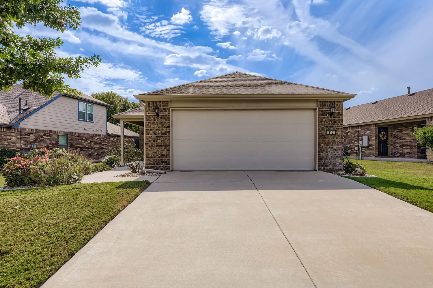 312 Holiday Creek LN