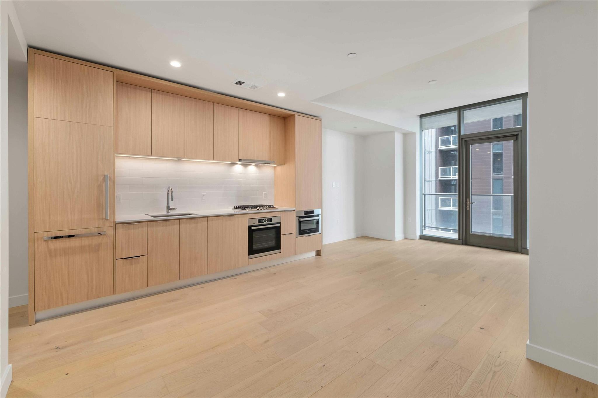 44 East Ave 2506