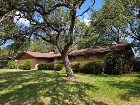 Photo of 402 Honeycomb RDG, Austin, TX 78746 (MLS # 4698884)