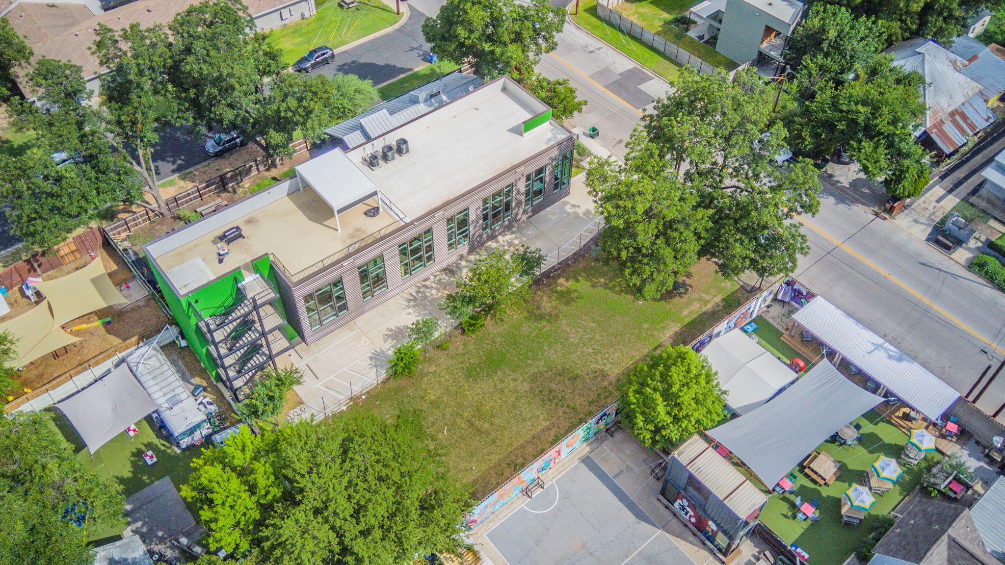 2905 E 2nd ST