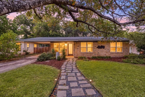 Photo of 2706 Geraghty Ave, Austin, TX 78757 (MLS # 7153597)