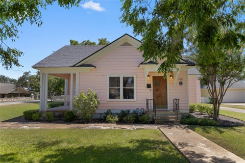 Photo of 909 E Liberty Ave, Round Rock, TX 78664 (MLS # 7077433)
