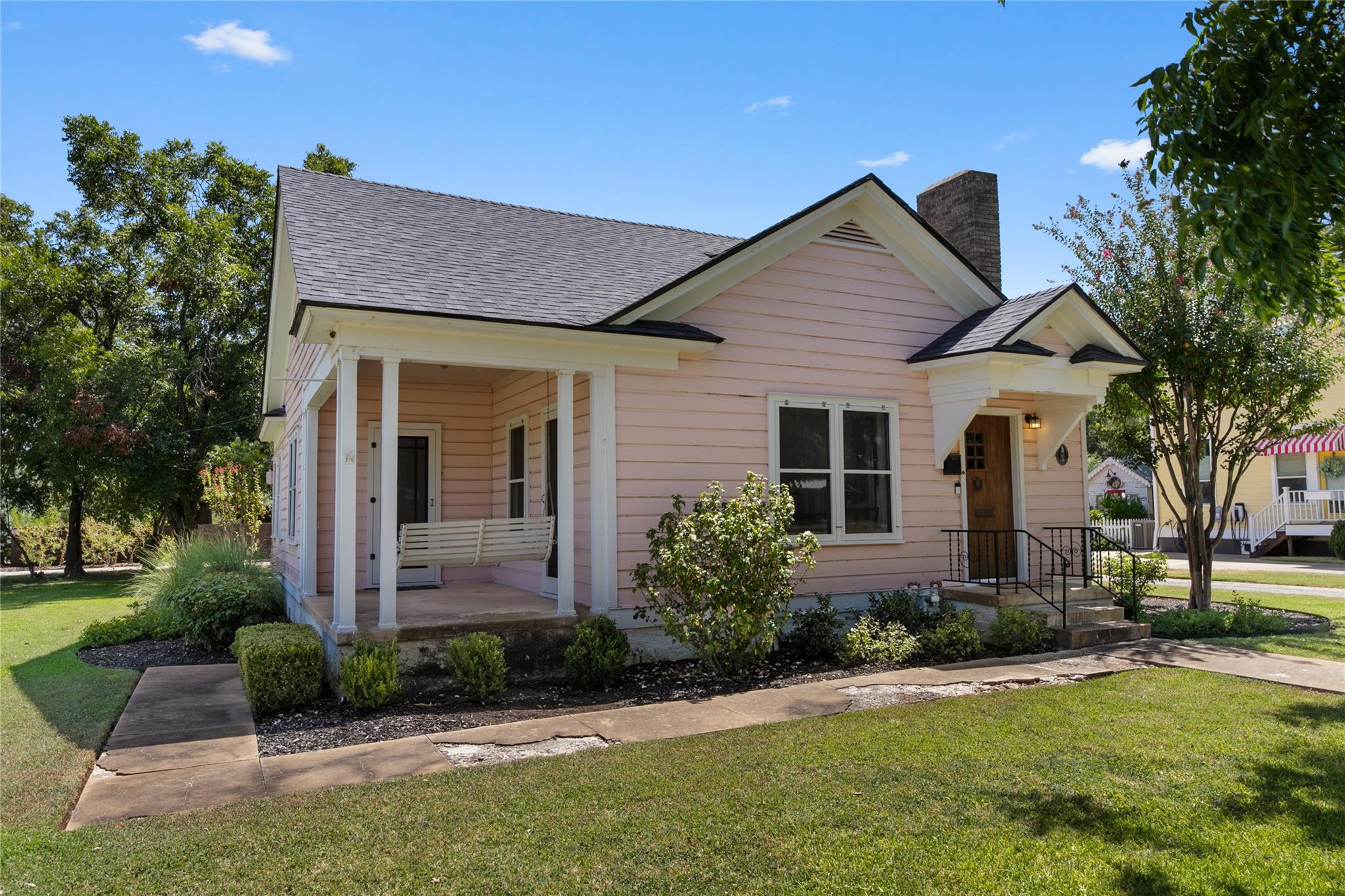 909 E Liberty Ave