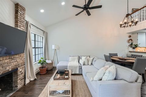 Photo of 1748 Ohlen RD #10, Austin, TX 78757 (MLS # 6670216) Photo of 1748 Ohlen RD #10, Austin, TX 78757 (MLS # 6670216)