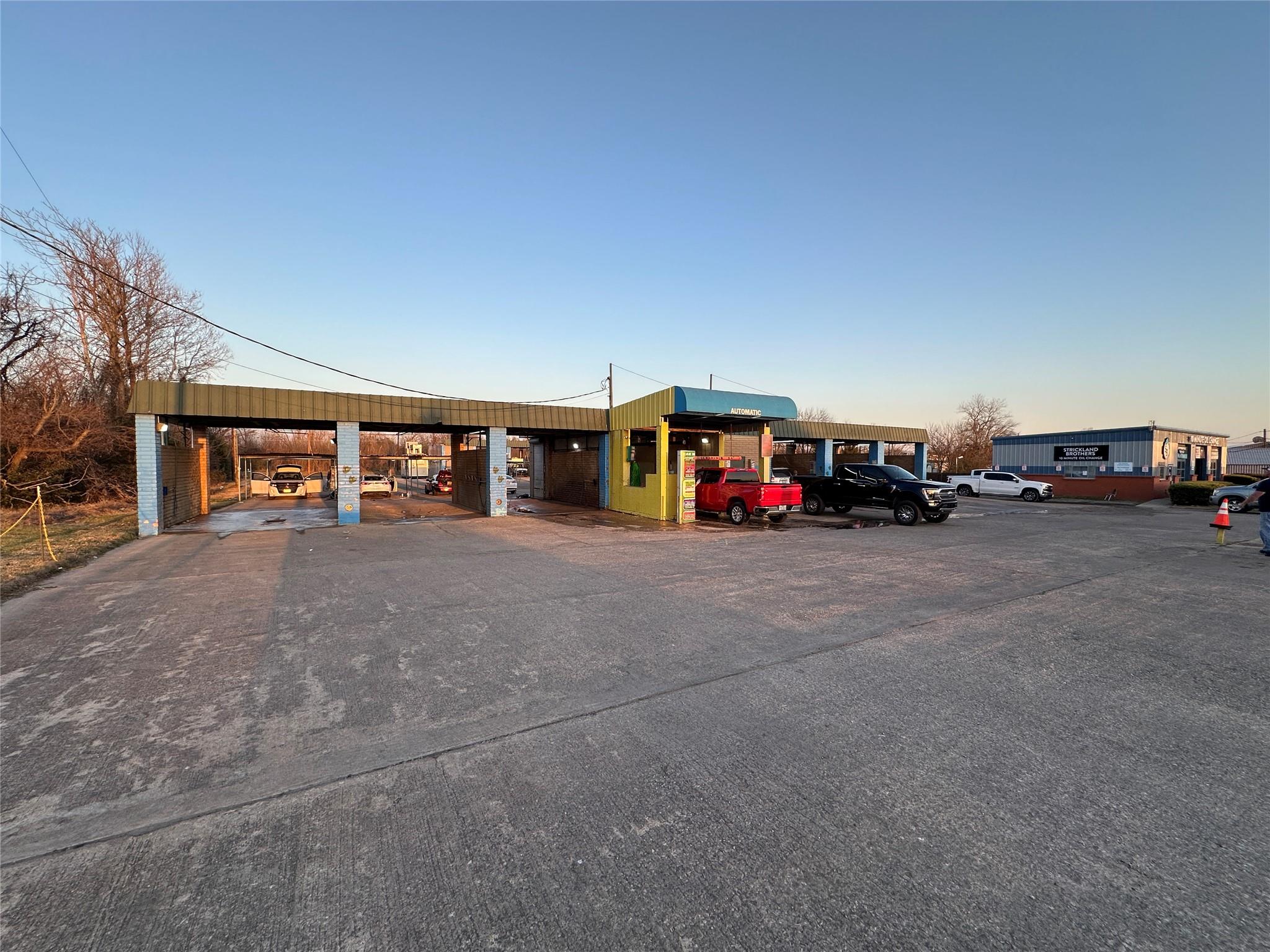 1806 N Main ST