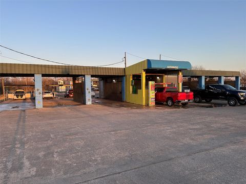 1806 N Main ST Taylor TX 76574
