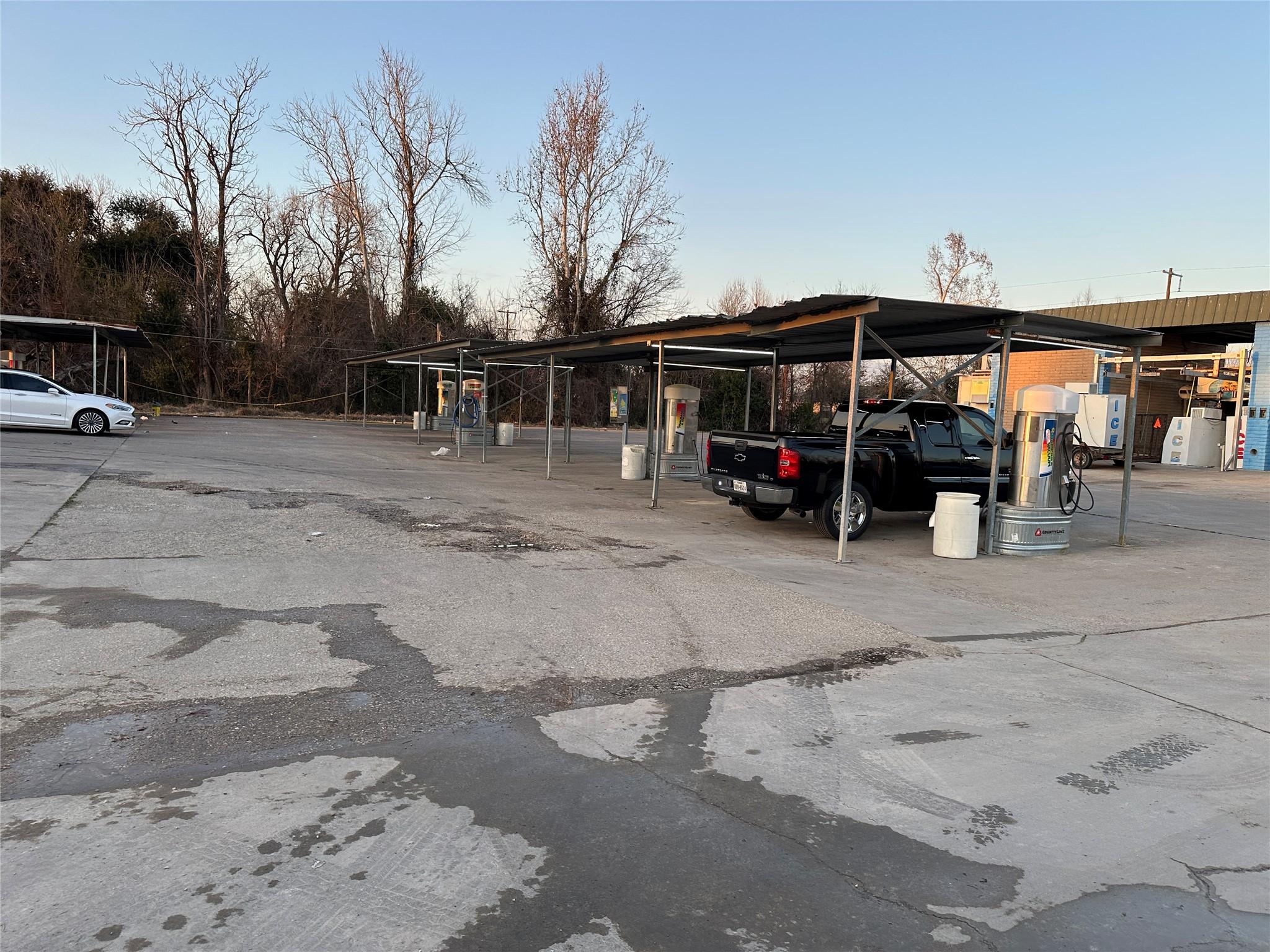 1806 N Main ST