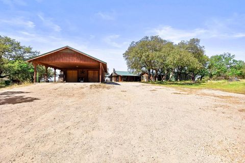 Photo of 2102 Private Road 1377, Lampasas, TX 76550 (MLS # 8759885)