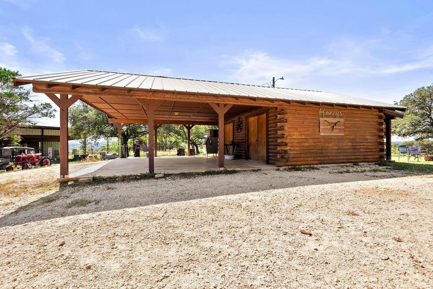 2102 Private Road 1377