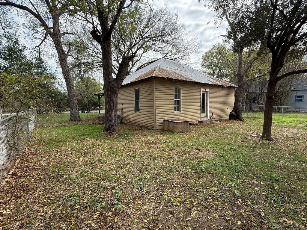 Photo of 1402 Fayette ST, Bastrop, TX 78602 (MLS # 5873329)
