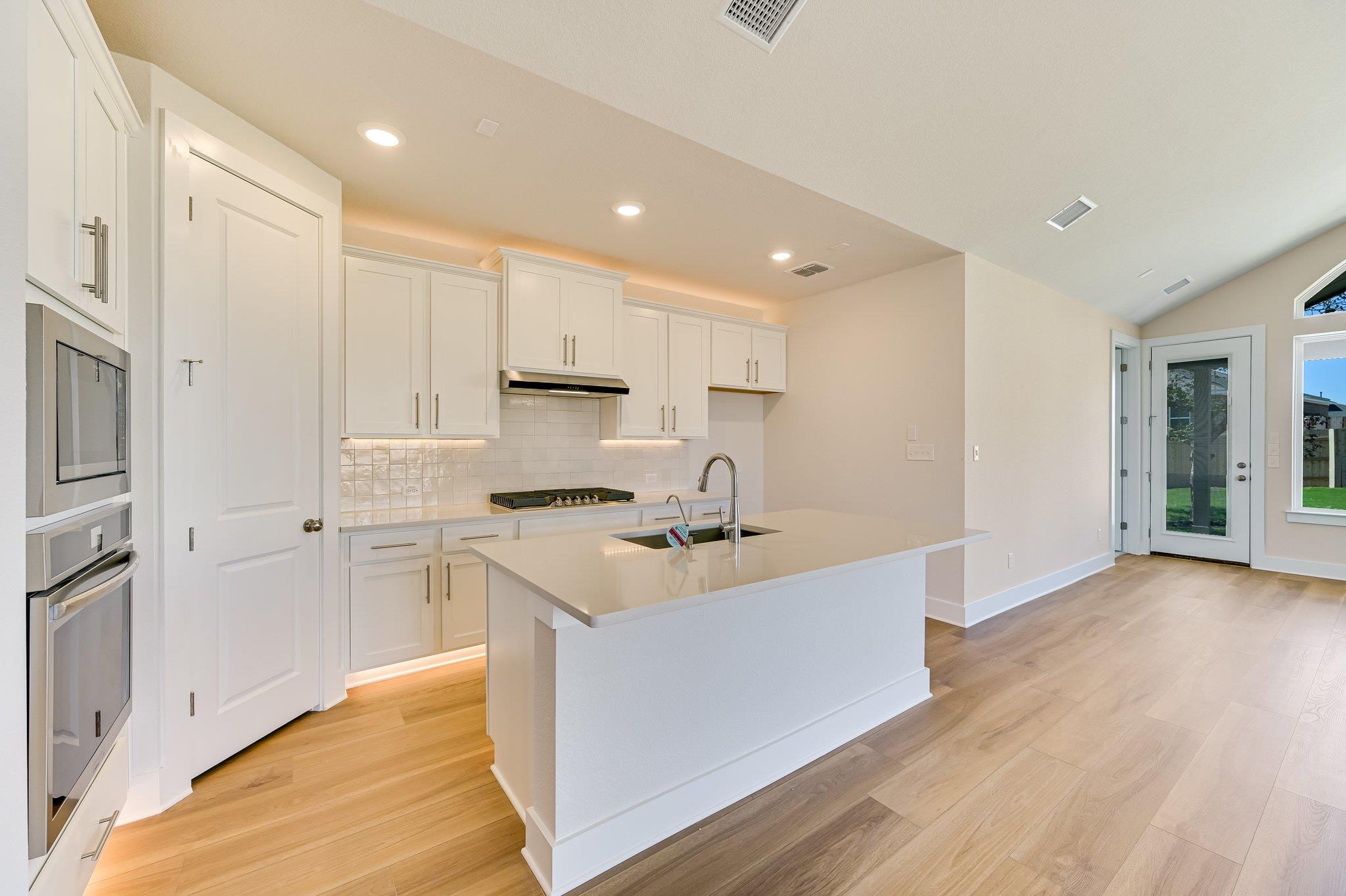 427 Fountain Grass DR