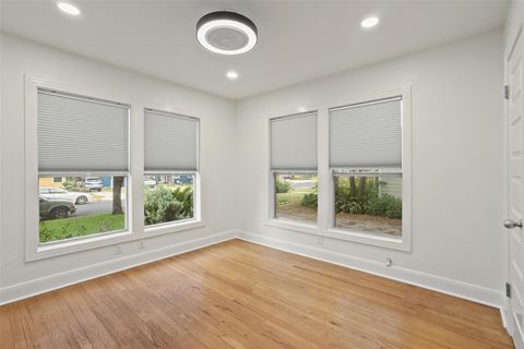 Tiny photo for 2906 Breeze TER, Austin, TX 78722 (MLS # 6600457)