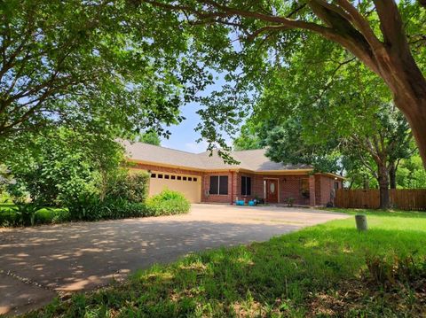 1726 Riverchase Ave Smithville TX 78957