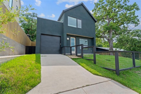 Photo of 1202 Greenwood Ave, Austin, TX 78721 (MLS # 8014748)