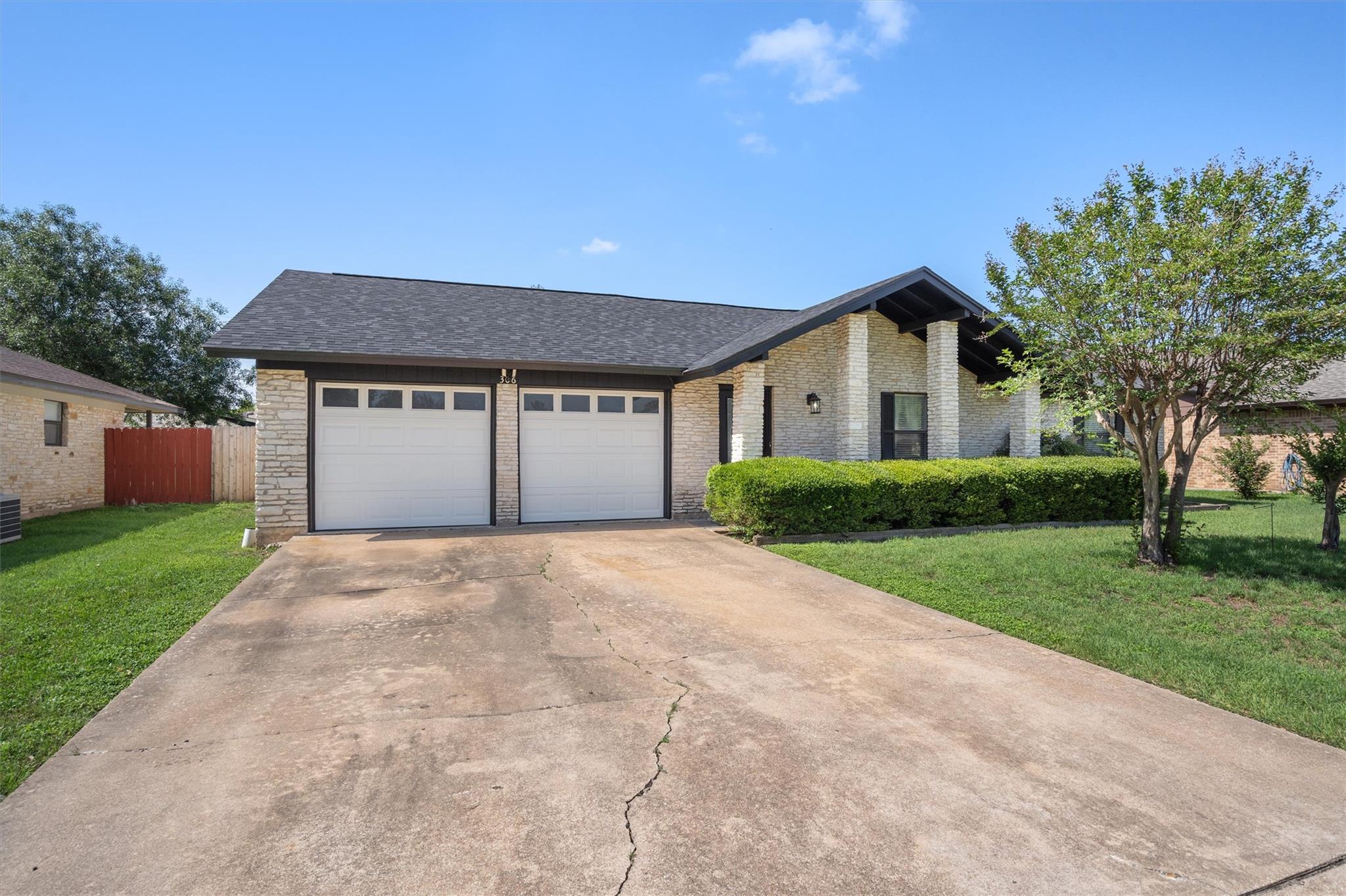 Taylor, Texas 76574, United States, 3 Bedrooms Bedrooms, ,2 BathroomsBathrooms,Residential,Active,126444