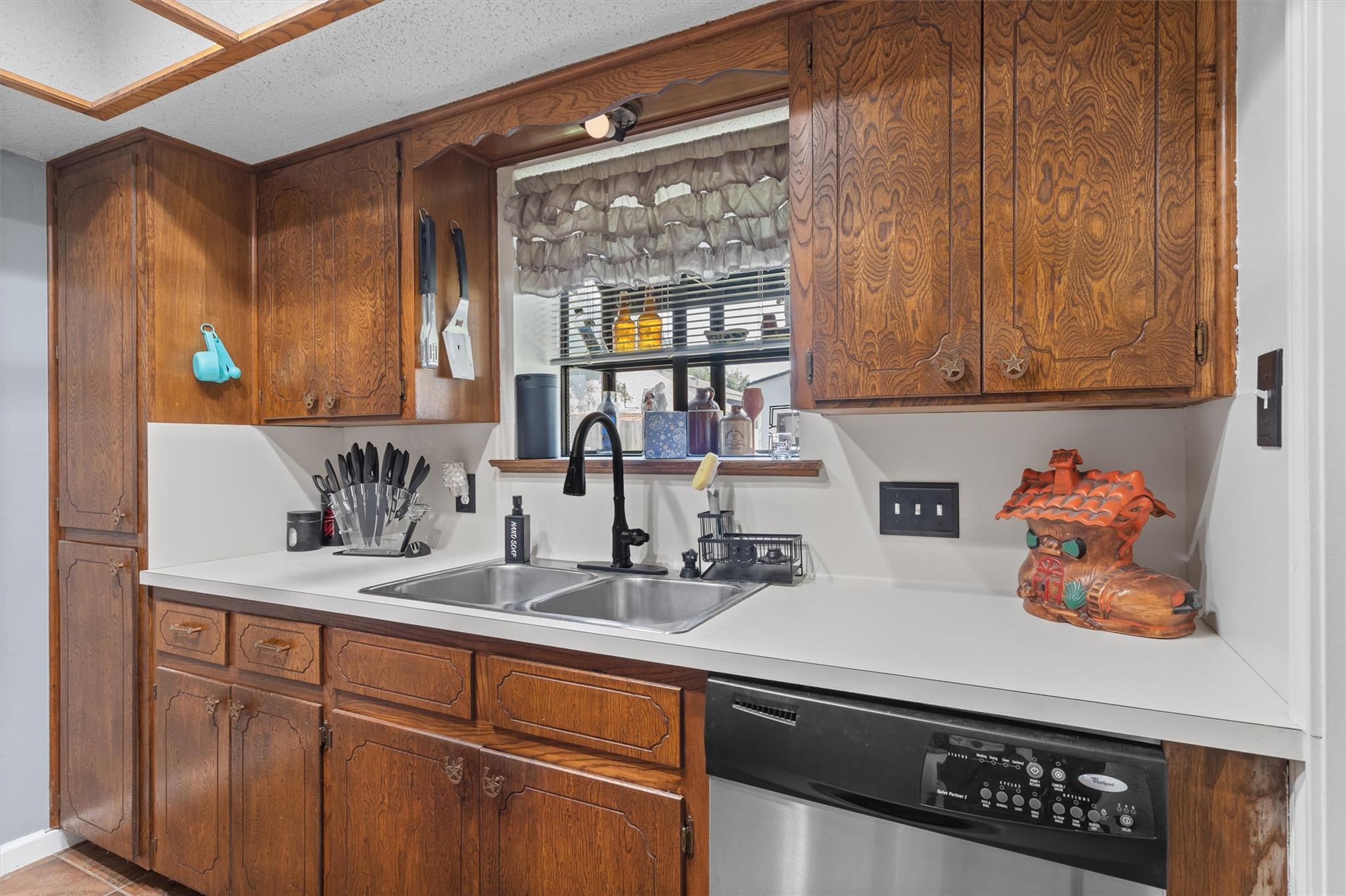 Taylor, Texas 76574, United States, 3 Bedrooms Bedrooms, ,2 BathroomsBathrooms,Residential,Active,126444