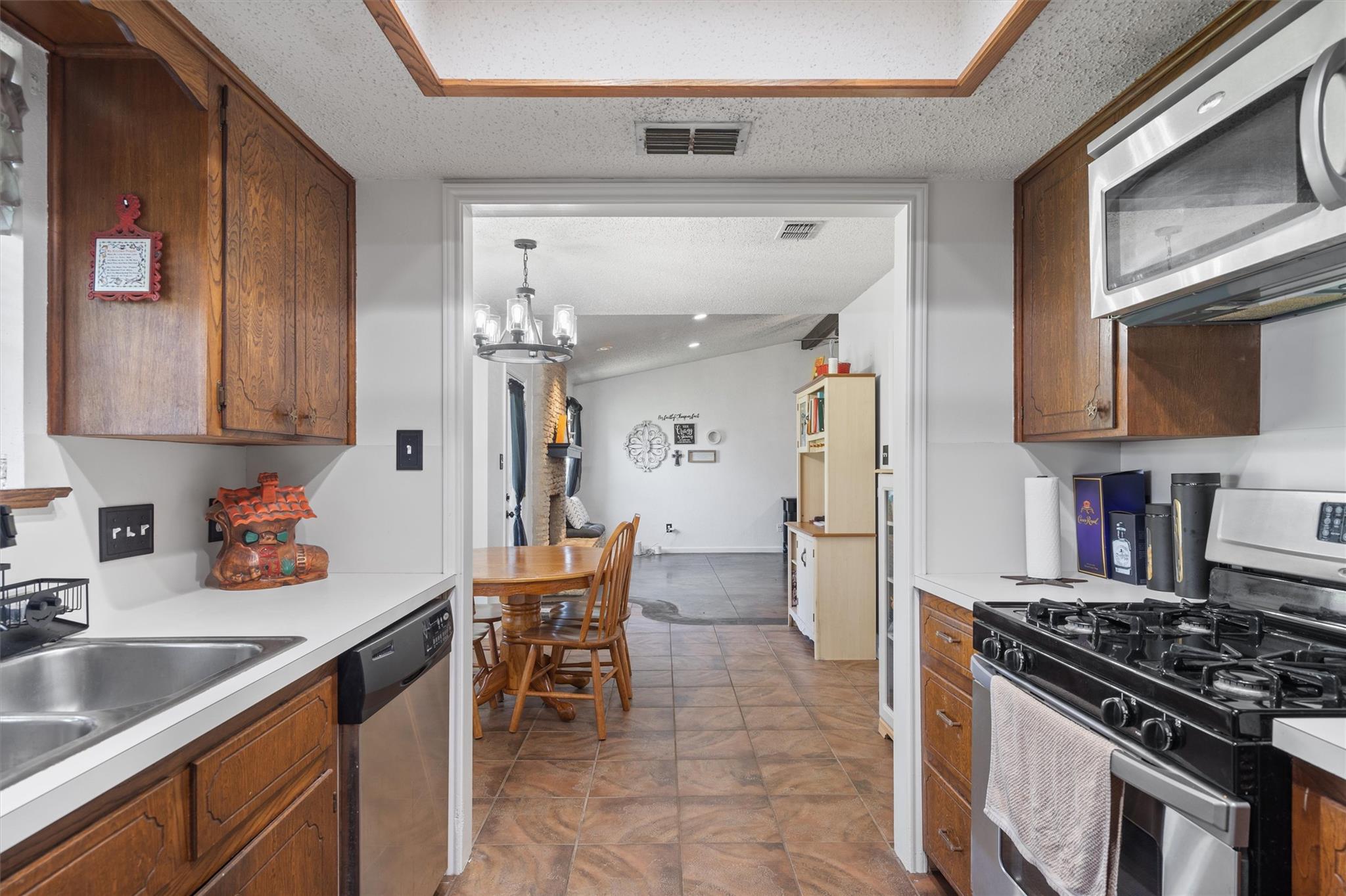 Taylor, Texas 76574, United States, 3 Bedrooms Bedrooms, ,2 BathroomsBathrooms,Residential,Active,126444