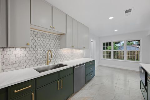 Tiny photo for 8909 Laurel Grove DR, Austin, TX 78758 (MLS # 8418583)