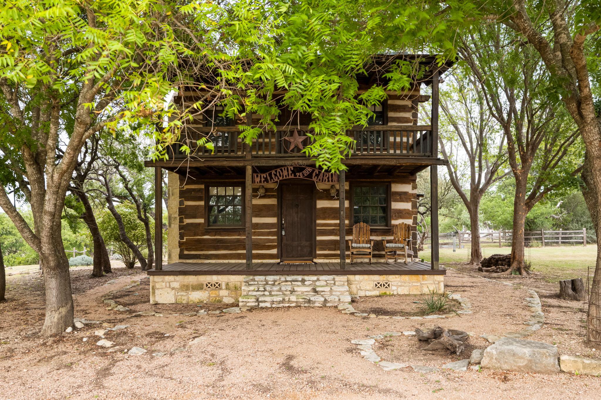 401 Clear Creek LN