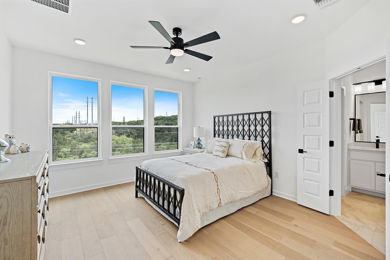 604 Grapeleaf DR