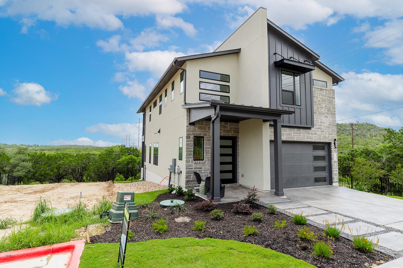 604 Grapeleaf DR