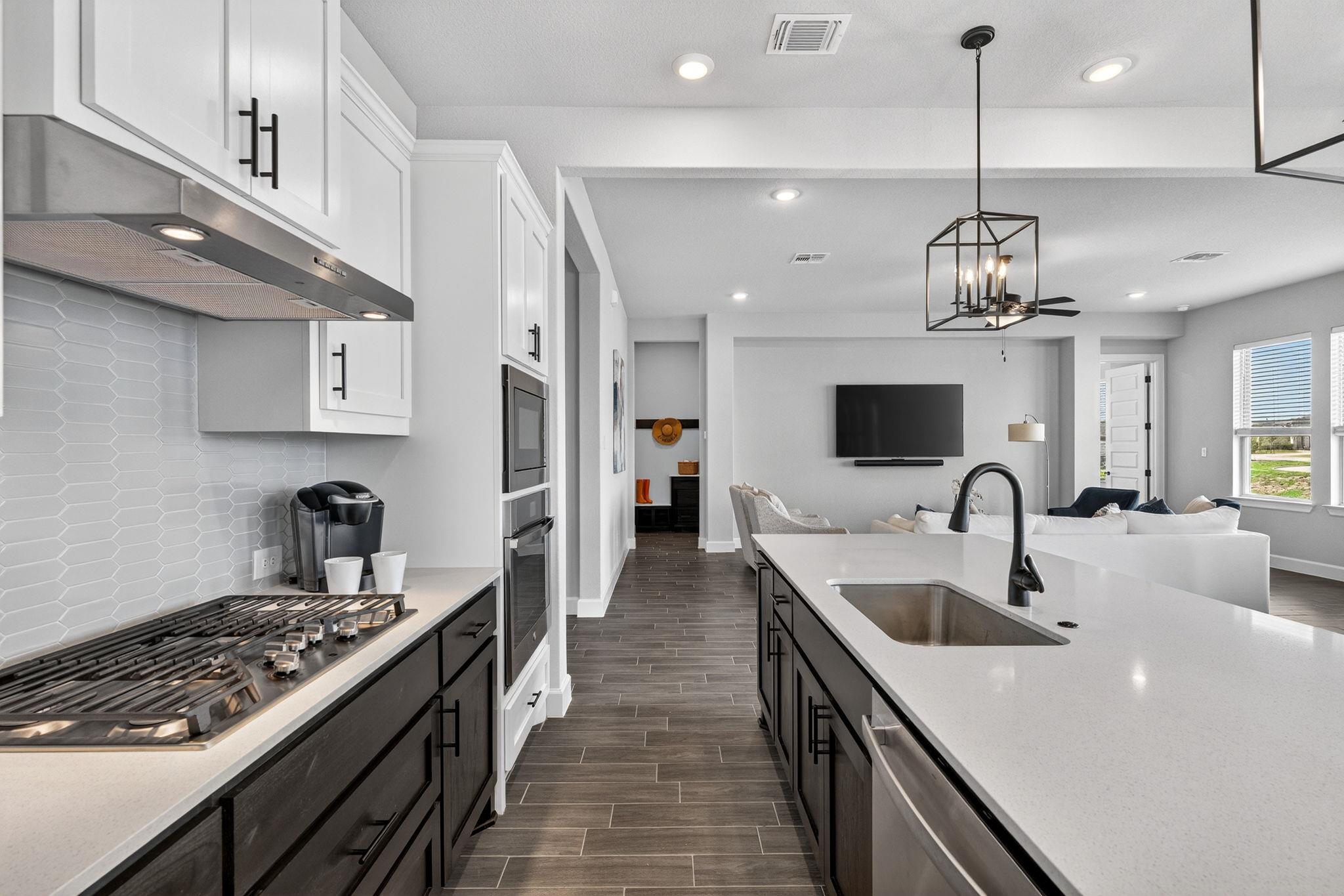 6816 Empresa DR